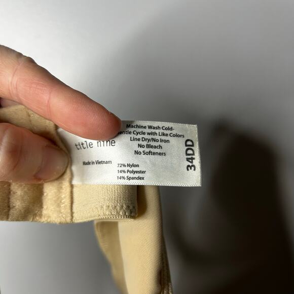 Title Nine Cuz She Says So Underwire Sports Bra Women's 34DD  Nude High Impact - Picture 7 of 8